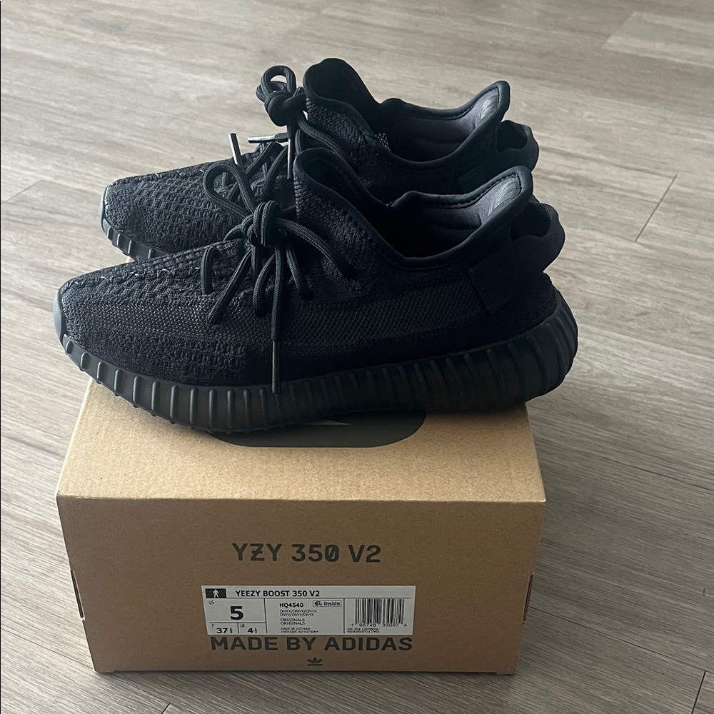 Adidas Yeezy Boost 350 V2 Triple Black